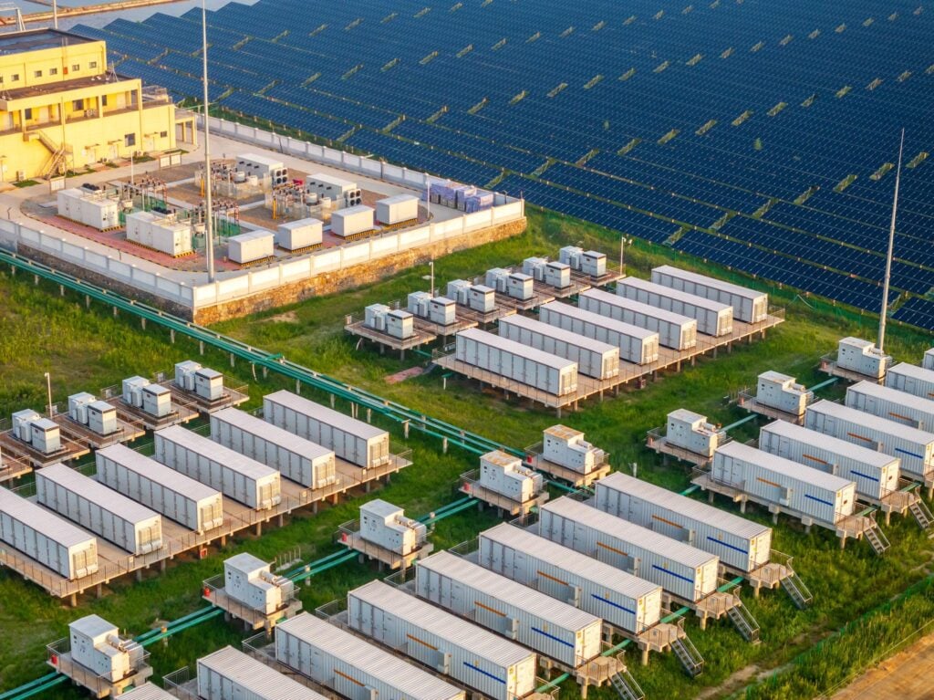 Solar energy storage system with batteries enabling energy independence and efficient power management for commercial businesses