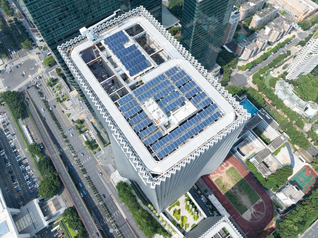 Rooftop solar system advantages with cost savings, space optimization, and net metering benefits for commercial buildings