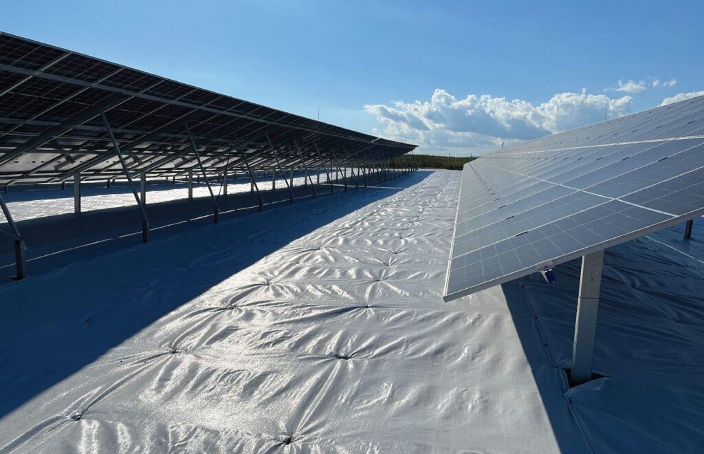 Disadvantages of bifacial solar panels showing higher cost, special installation requirements, and dependence on reflective surfaces
