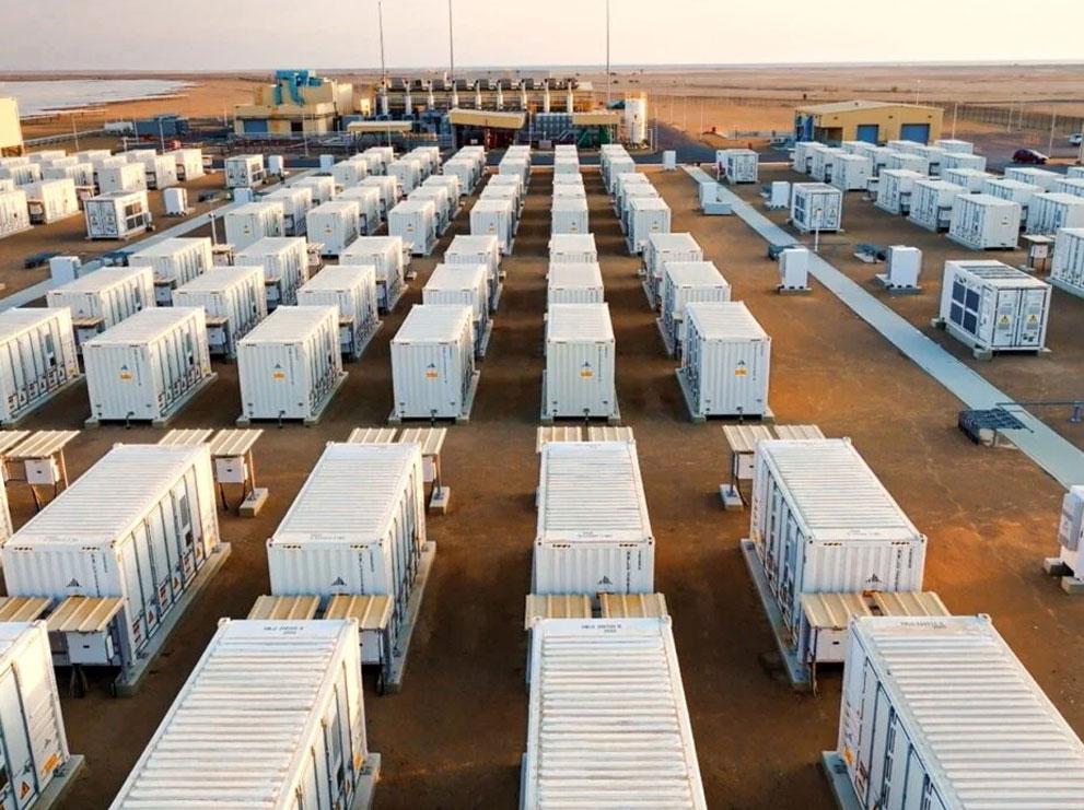 Energy storage systems used in manufacturing, hospitals, data centres, and commercial buildings for reliable power and efficient energy management