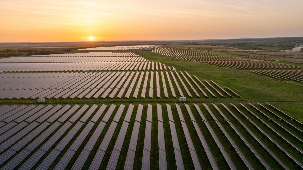 Maximizing solar ROI with proper system sizing, high-quality components, maintenance, and battery storage for businesses