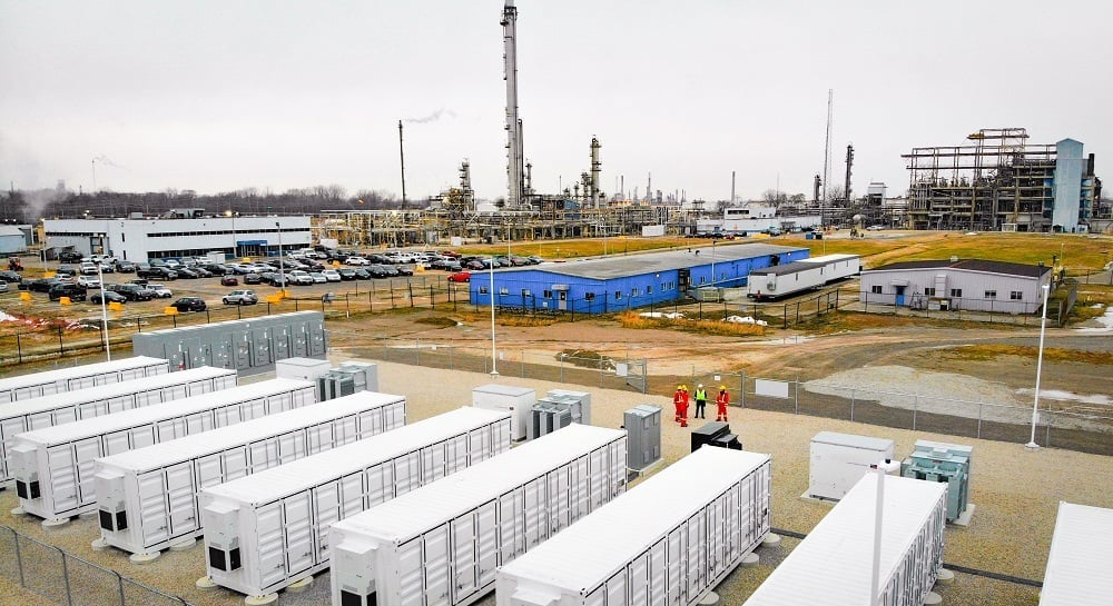 Industrial energy storage system with battery units storing solar power for reliable backup in commercial and manufacturing operations